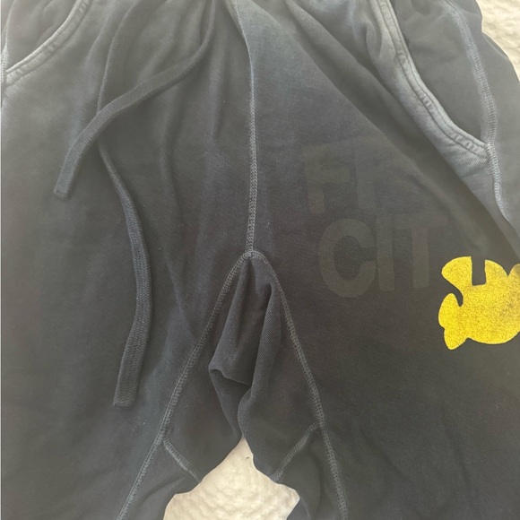 FREECITY
Super Fluffy Pocket Sweatpants - Picture 8 of 13